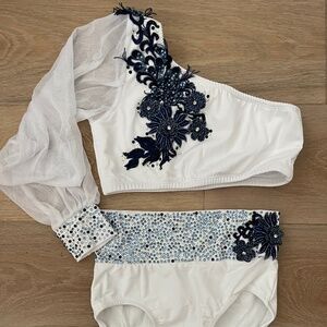 Couture 22 White Set Size 14 With Appliqué and Rhinestones